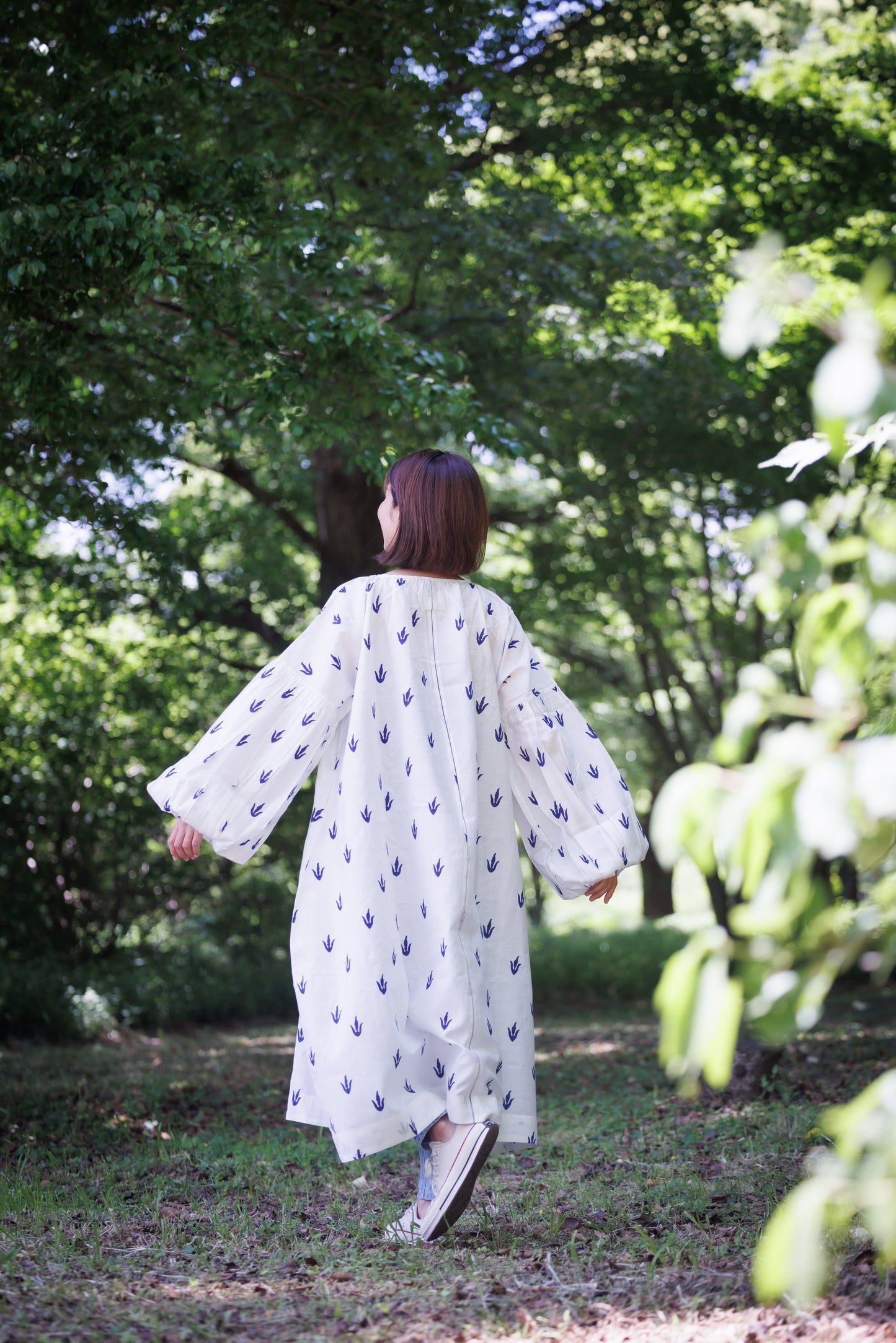 oversized fit handblock print long dress with volume sleeves 