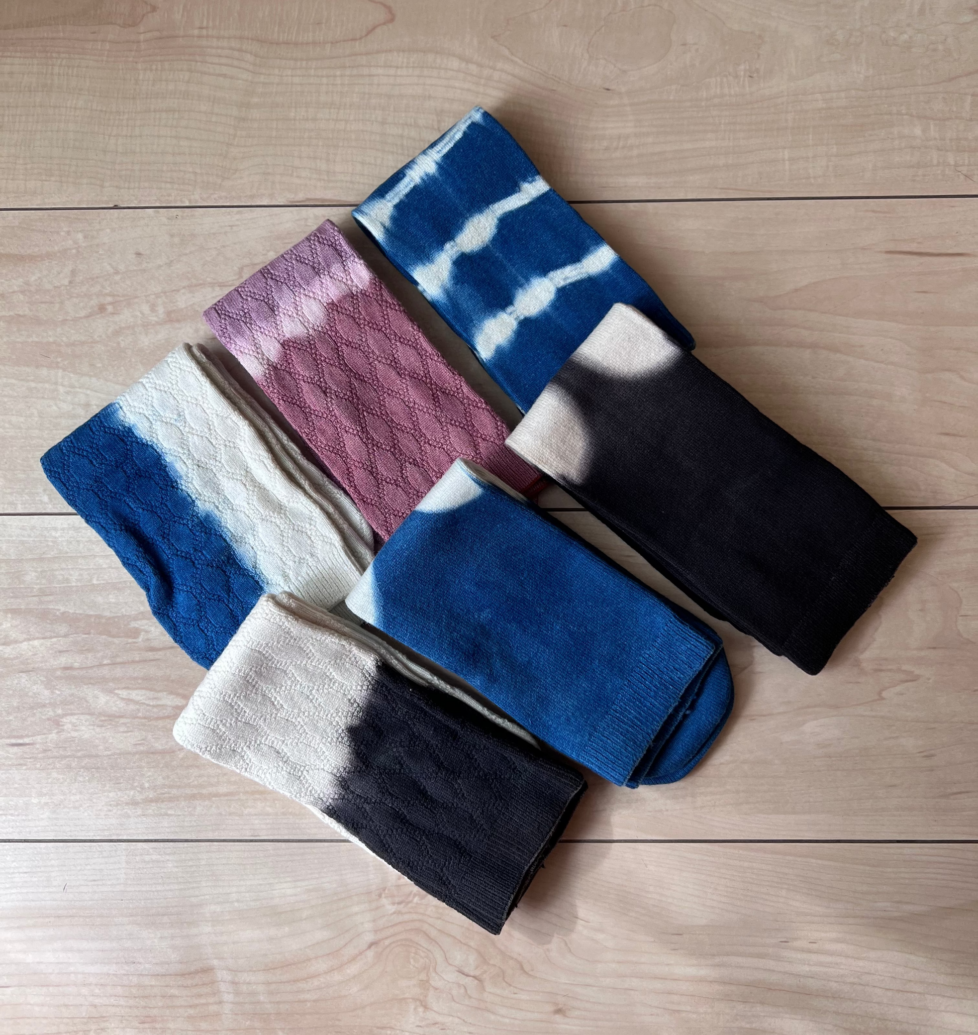6 types of cotton socks made with 30% recycled cotton yarn, dyed using natural colours 