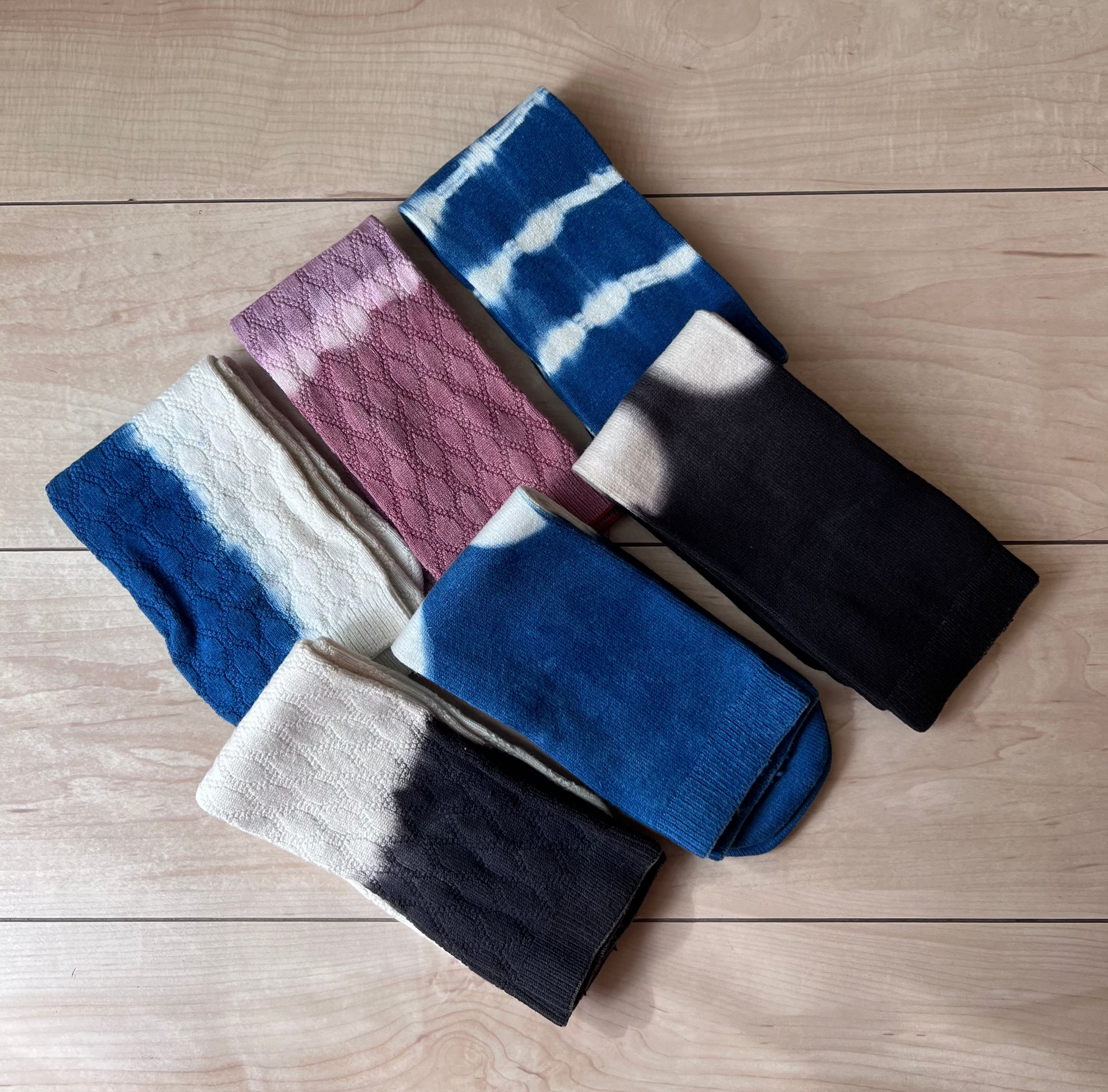 6 types of cotton socks made with 30% recycled cotton yarn, dyed using natural colours 